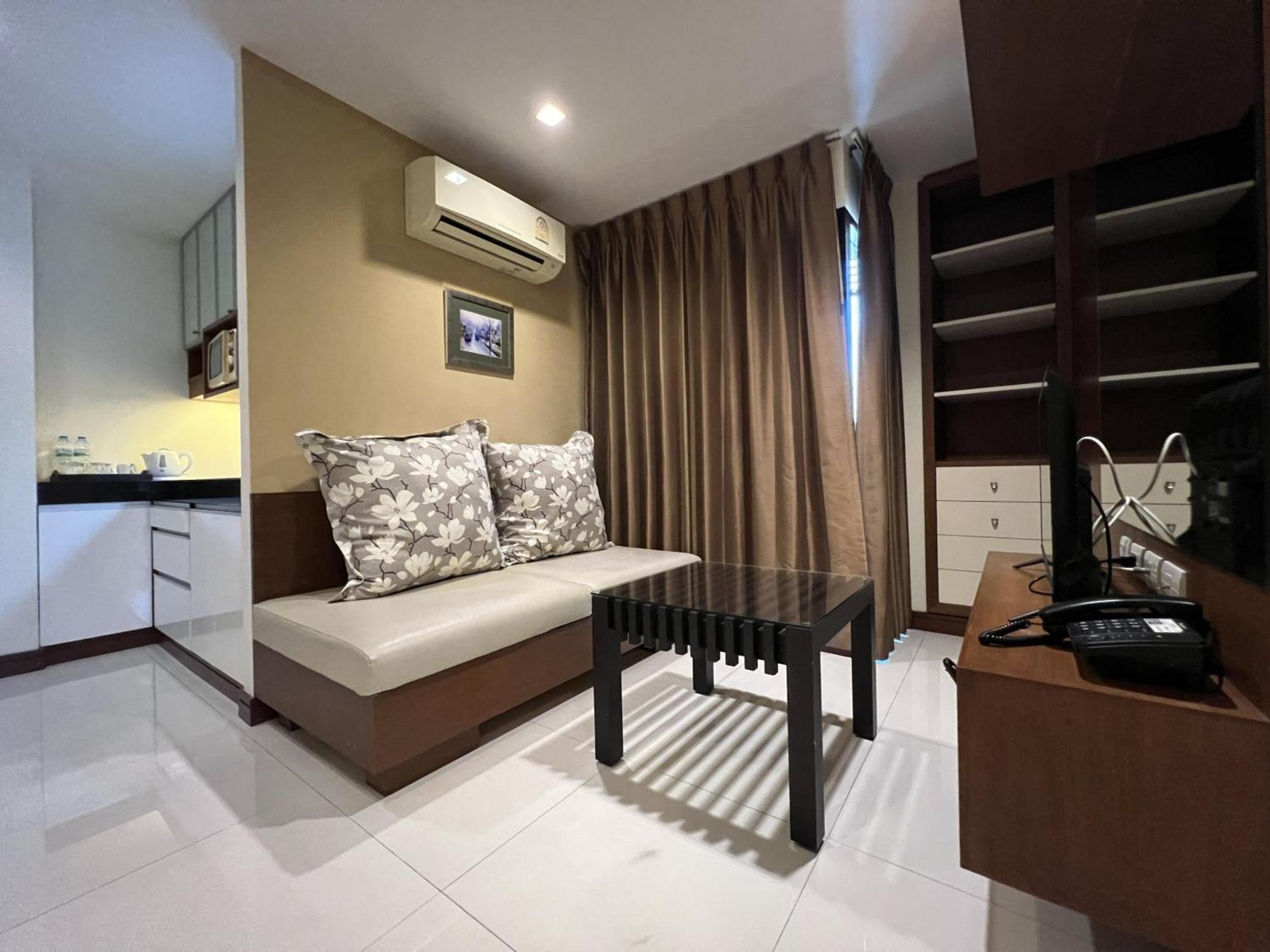 Silom Forest Exclusive Residence Bangkok Exterior photo